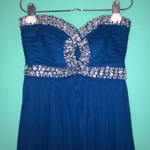 Blue strapless prom / formal dress